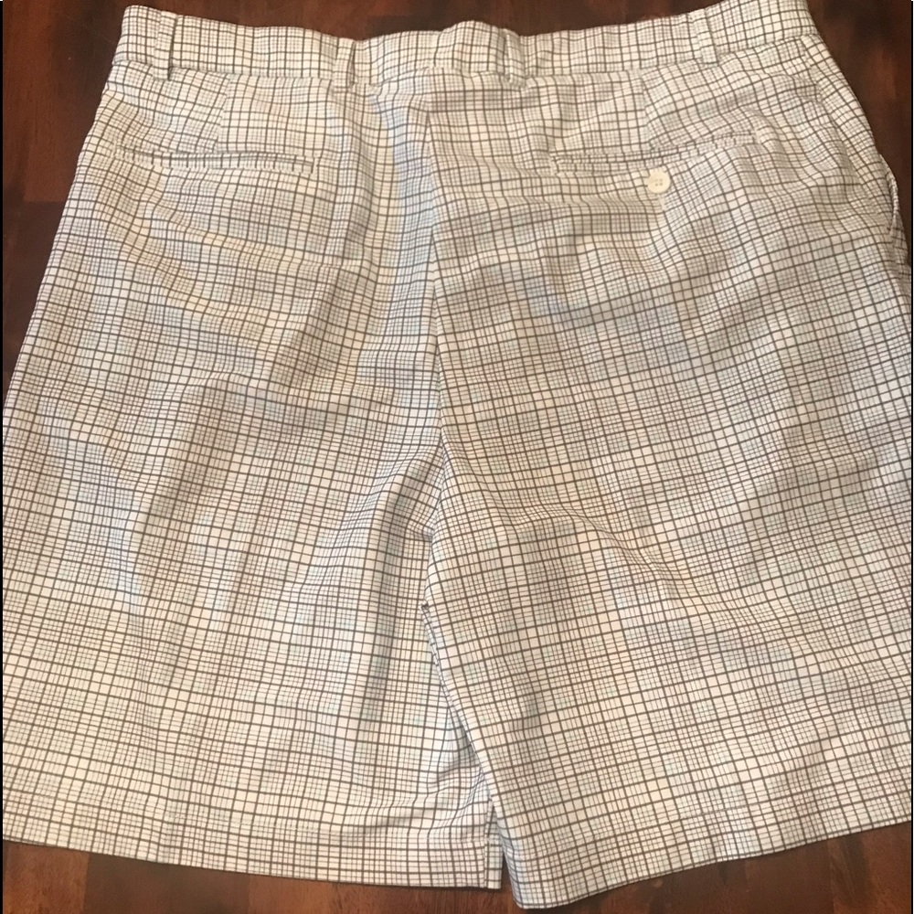 Men’s casual shorts for golfing or everyday wear